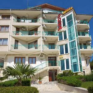 3* Отель Zora